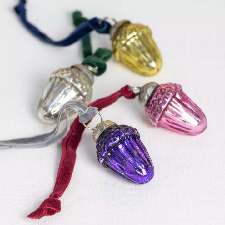 Acorns With Velvet Loops 4x3cm (Bag of 6)