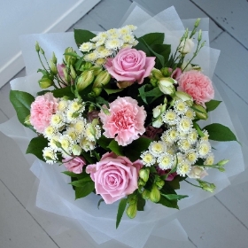 Blossom courier flowers delivery uk