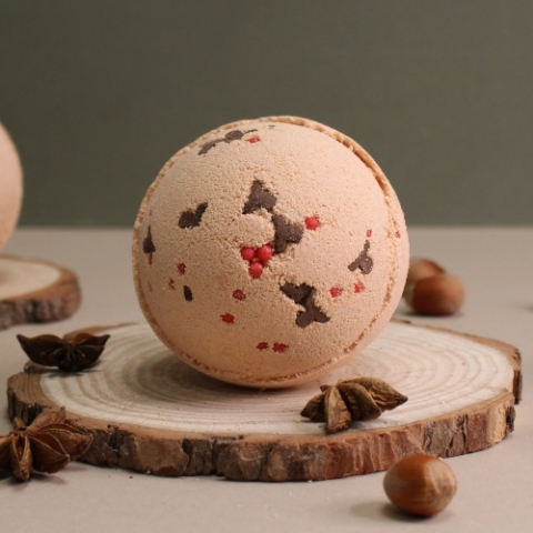Reindeer and Red Nose Bath Bomb   Toffee & Caramel